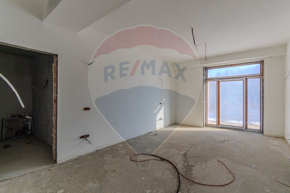 Activ Hotelier SubEvaluat | 18.000 mp construiti | 3 ha teren | BRASOV