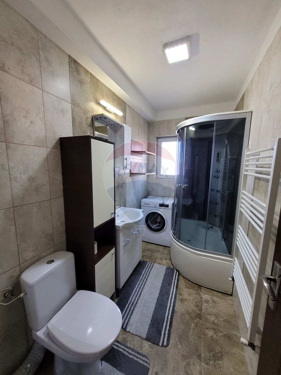 Apartament de inchiriat cu 3 camere si curte zona Turnisor