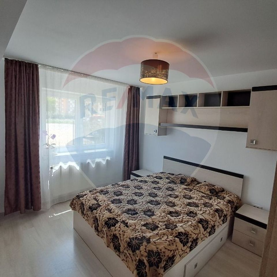 Apartament cu 2 camere de vânzare în zona Tractorul