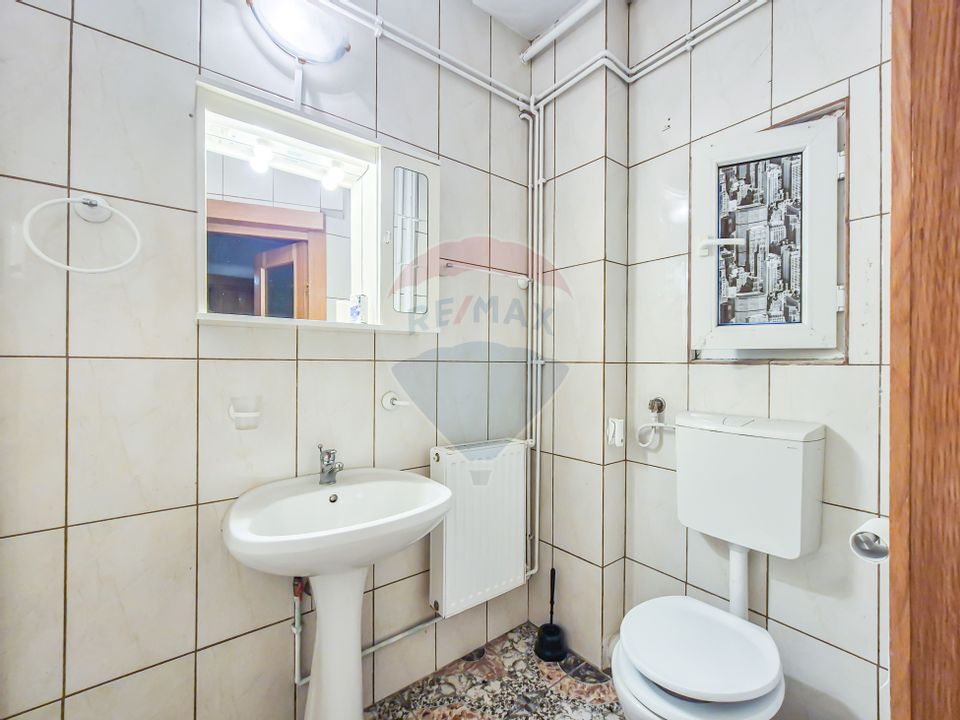 Apartament cu 4 camere de inchiriat, situat in zona Armenesca