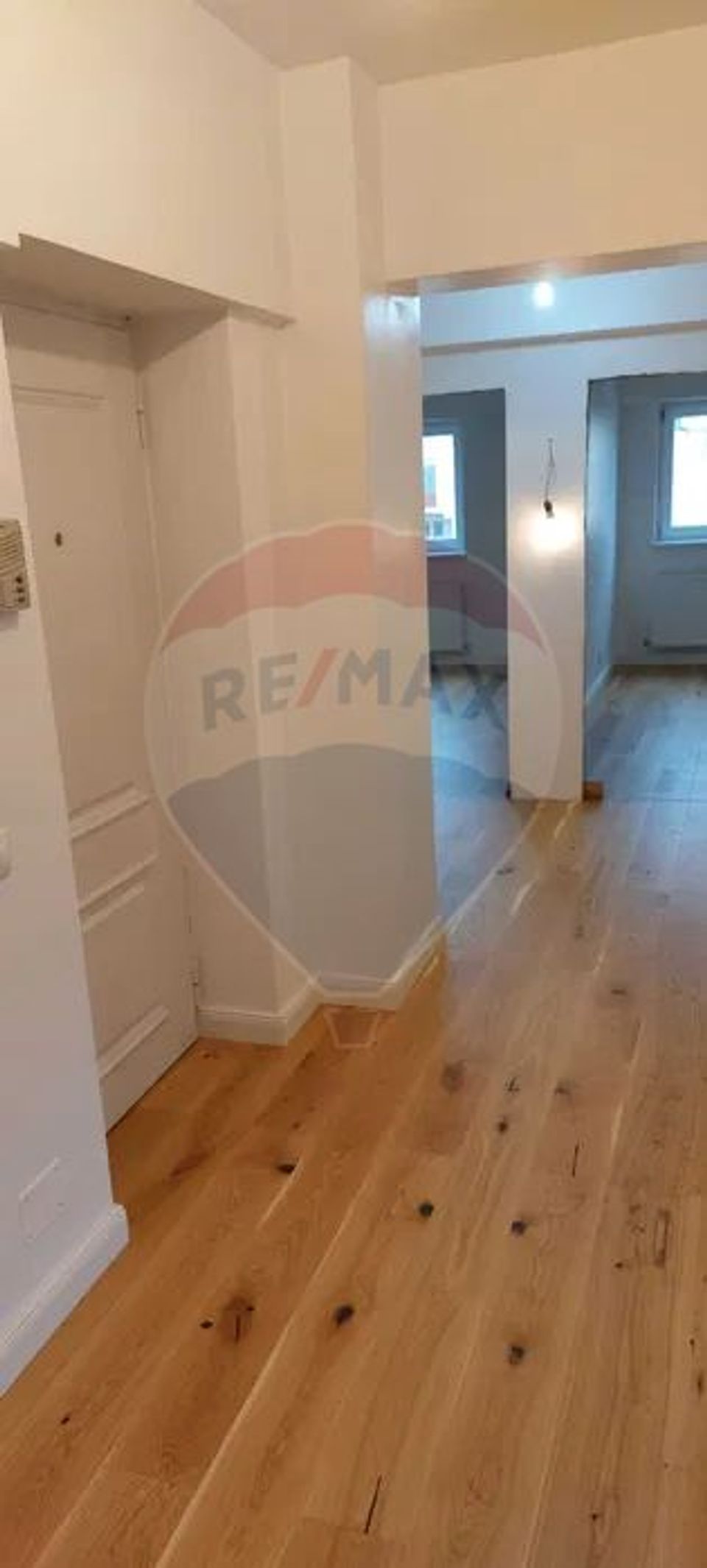 Apartament de vânzare – central Calea Bucuresti -Piata Centrala