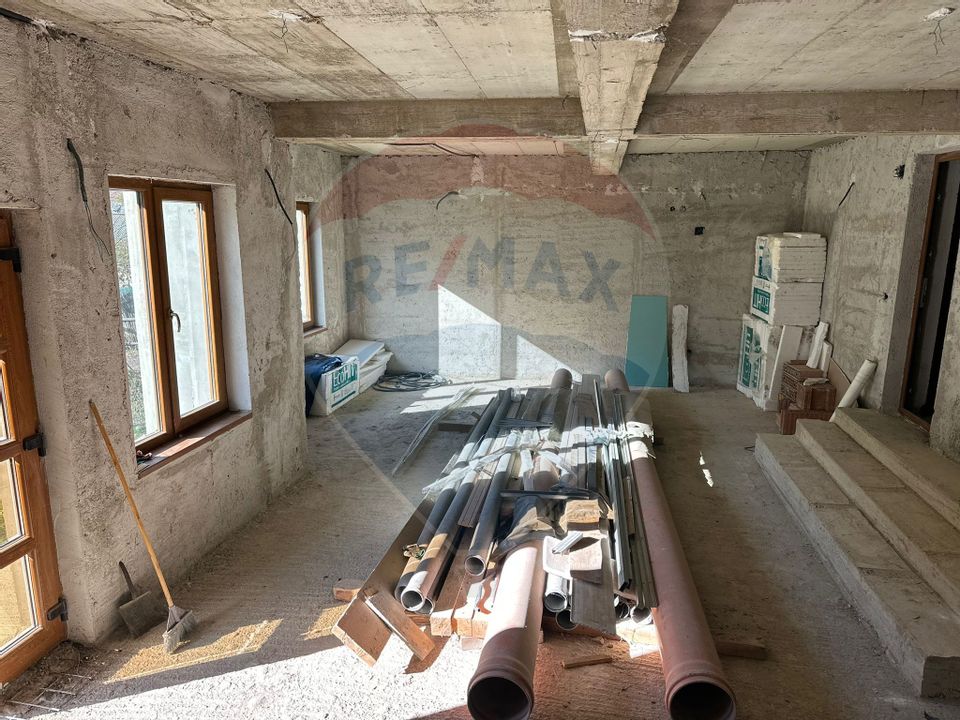 Casă / Vilă la gri in Pangarati Neamt