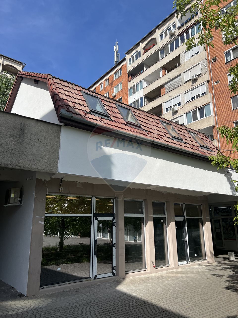 70sq.m Commercial Space for rent, Rogerius area