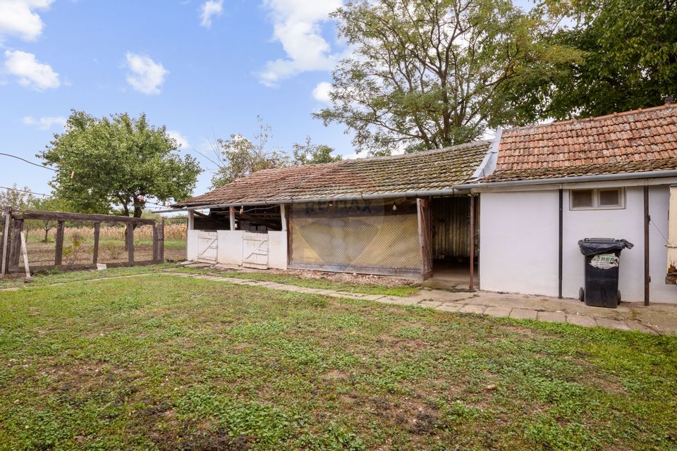 Casa si teren 2173 mp de vanzare in Tipar , la 12km de Chisineu Cris