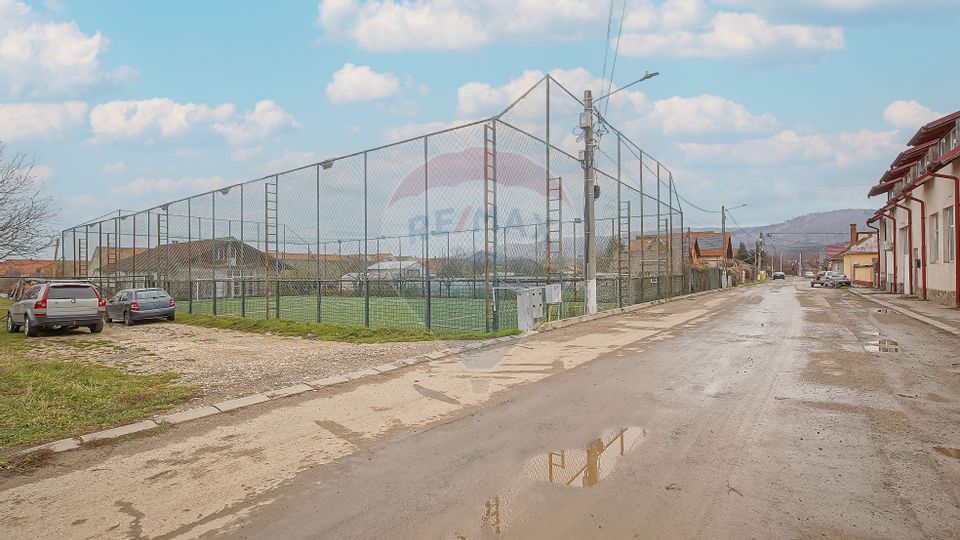 Teren si spațiu de închiriat pentru activitati sportive in Cristian