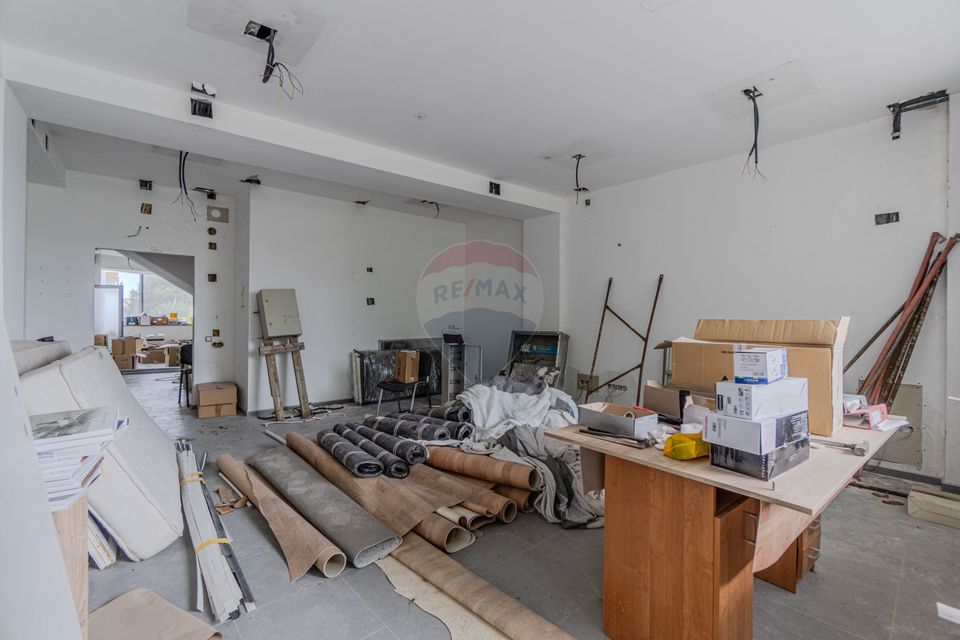 Cladire de 902 mp utili de vânzare, zona Grivitei - DN 13, COMISION 0