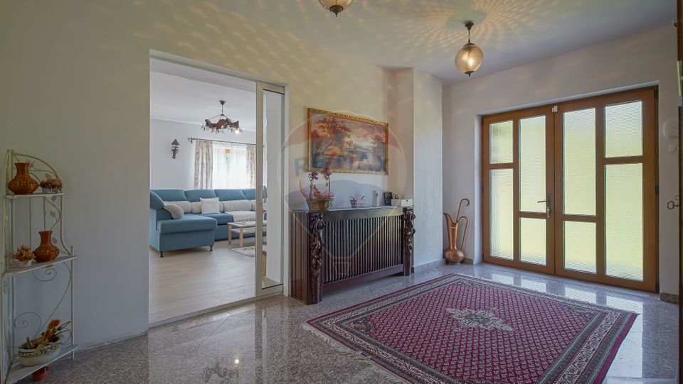 Vilă în zona Glăjărie, 10 camere, Sp + E + M, teren 2789 mp