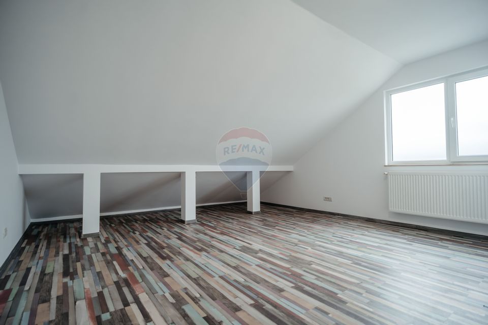 Apartament cu 3 camere de vânzare în zona Burdujeni