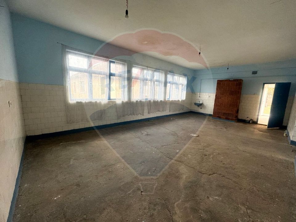 115sq.m Commercial Space for rent