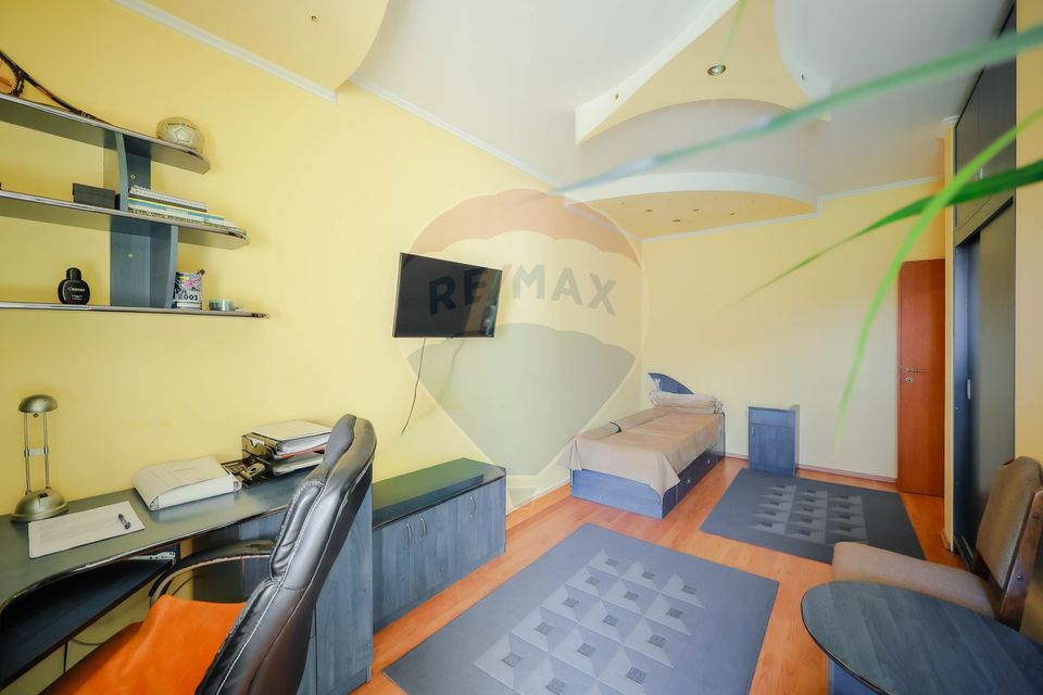 Casă cu 7 camere de vânzare în zona Ultracentrală