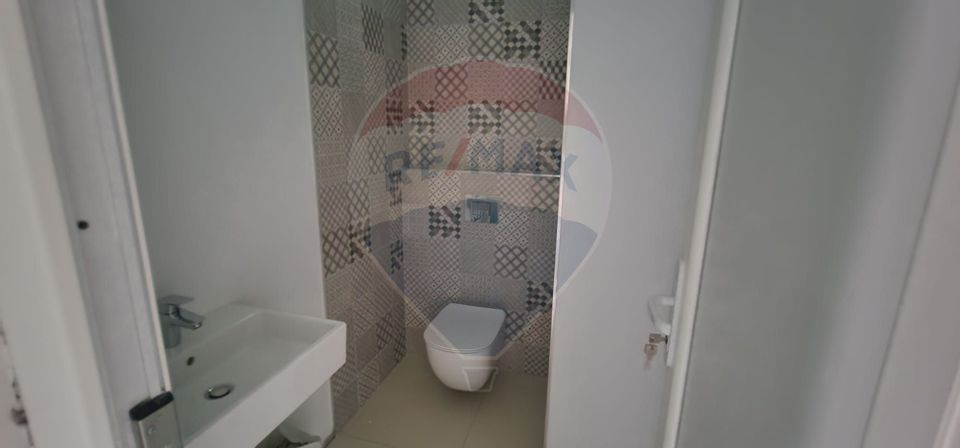 Corp cladire, 3 camere de vânzare, central, CABINET MEDICAL