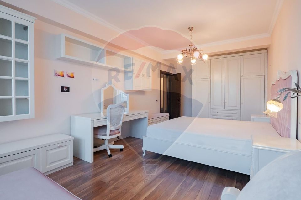 Penthouse de vanzare in Mamaia vedere frontala lac si marea Neagra