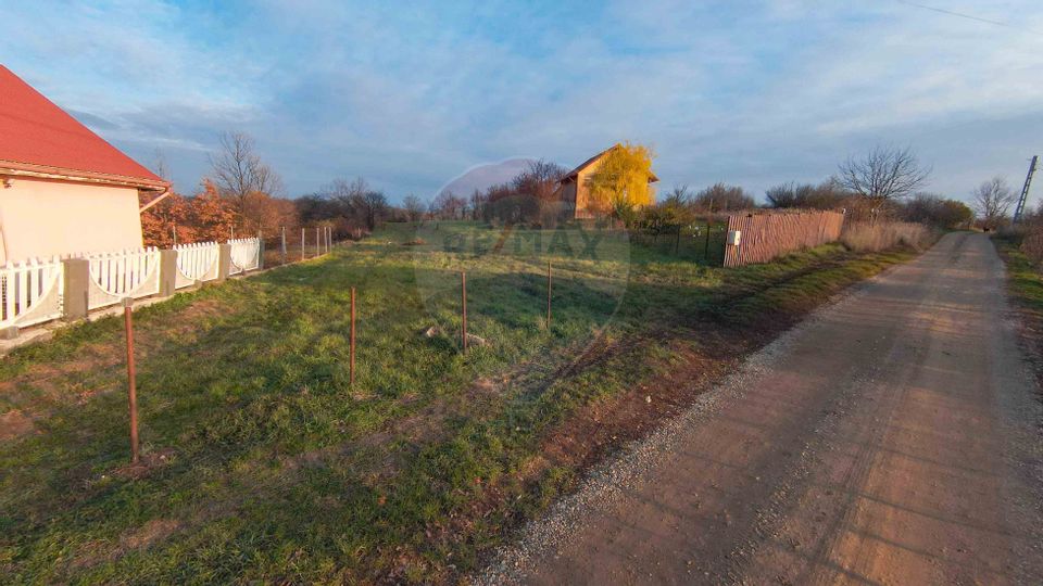 Teren intravilan de vânzare 915 mp – Săldăbagiu de Munte