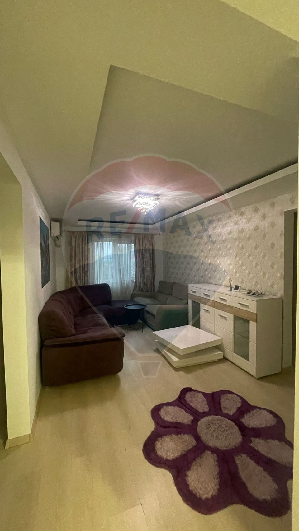 Apartament cu 4 camere de închiriat în zona Sarari