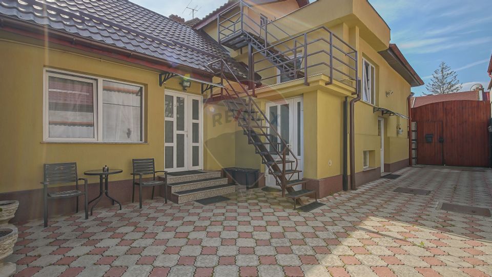 8 room House / Villa for sale, Aurel Vlaicu area