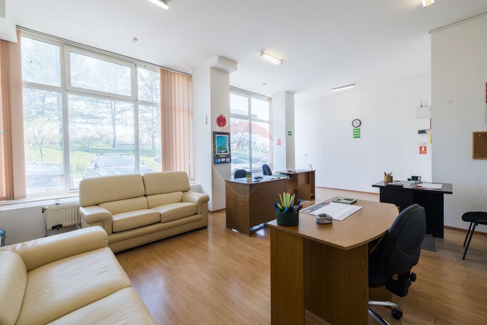 Commercial space with generous window and excellent visibility