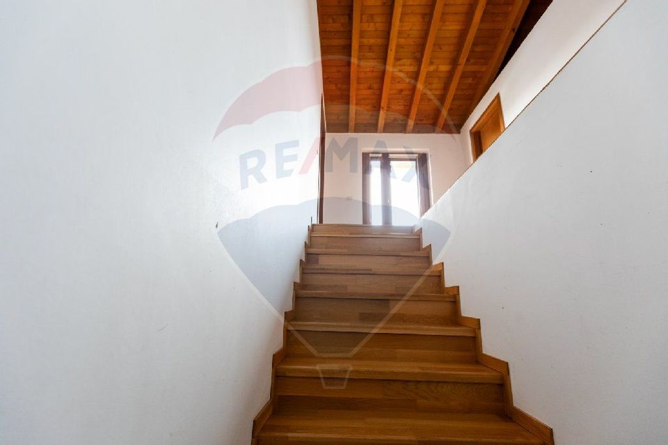8 room House / Villa for sale