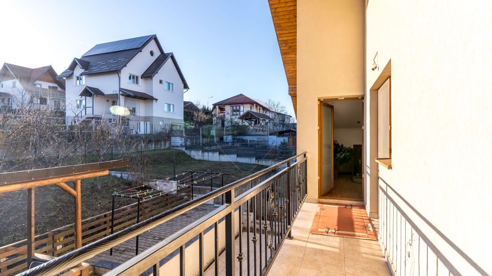 Casă cu 7 camere de vânzare în Dej