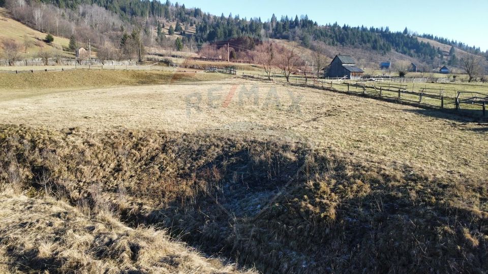 Land 5,282sqm Vatra Moldovitei / None