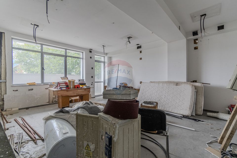 Cladire de 902 mp utili de vânzare, zona Grivitei - DN 13, COMISION 0