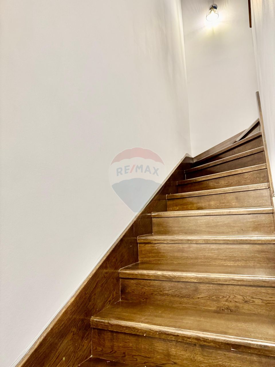 Casă / Vilă cu 3 camere de închiriat în zona Exterior Nord