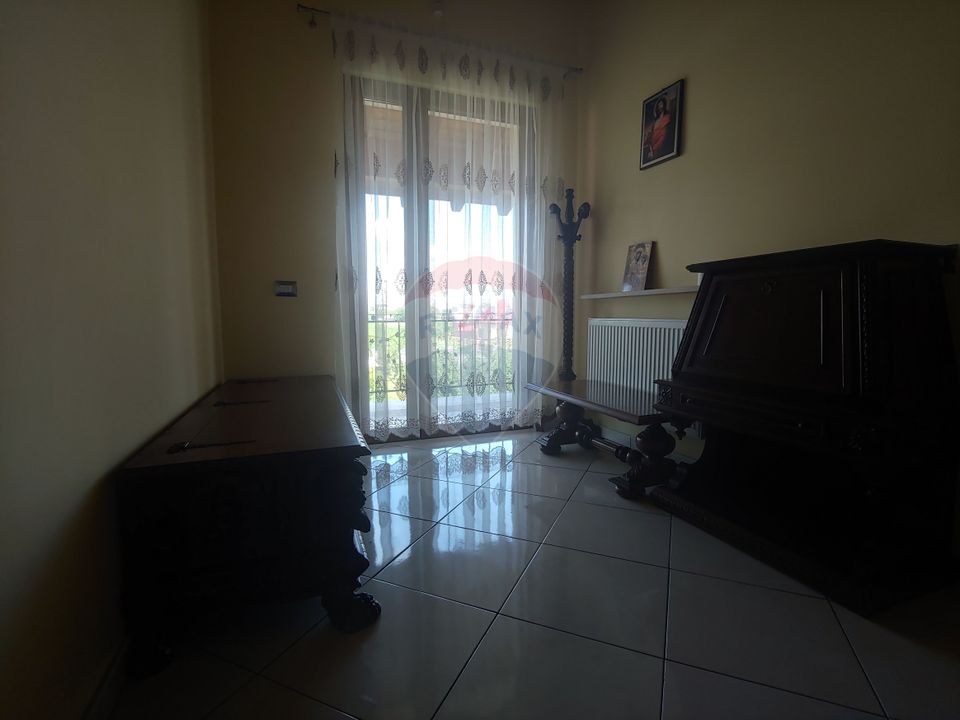 Casă / Vilă de lux cu 5 camere de vânzare în Vadu Moldovei, Suceava