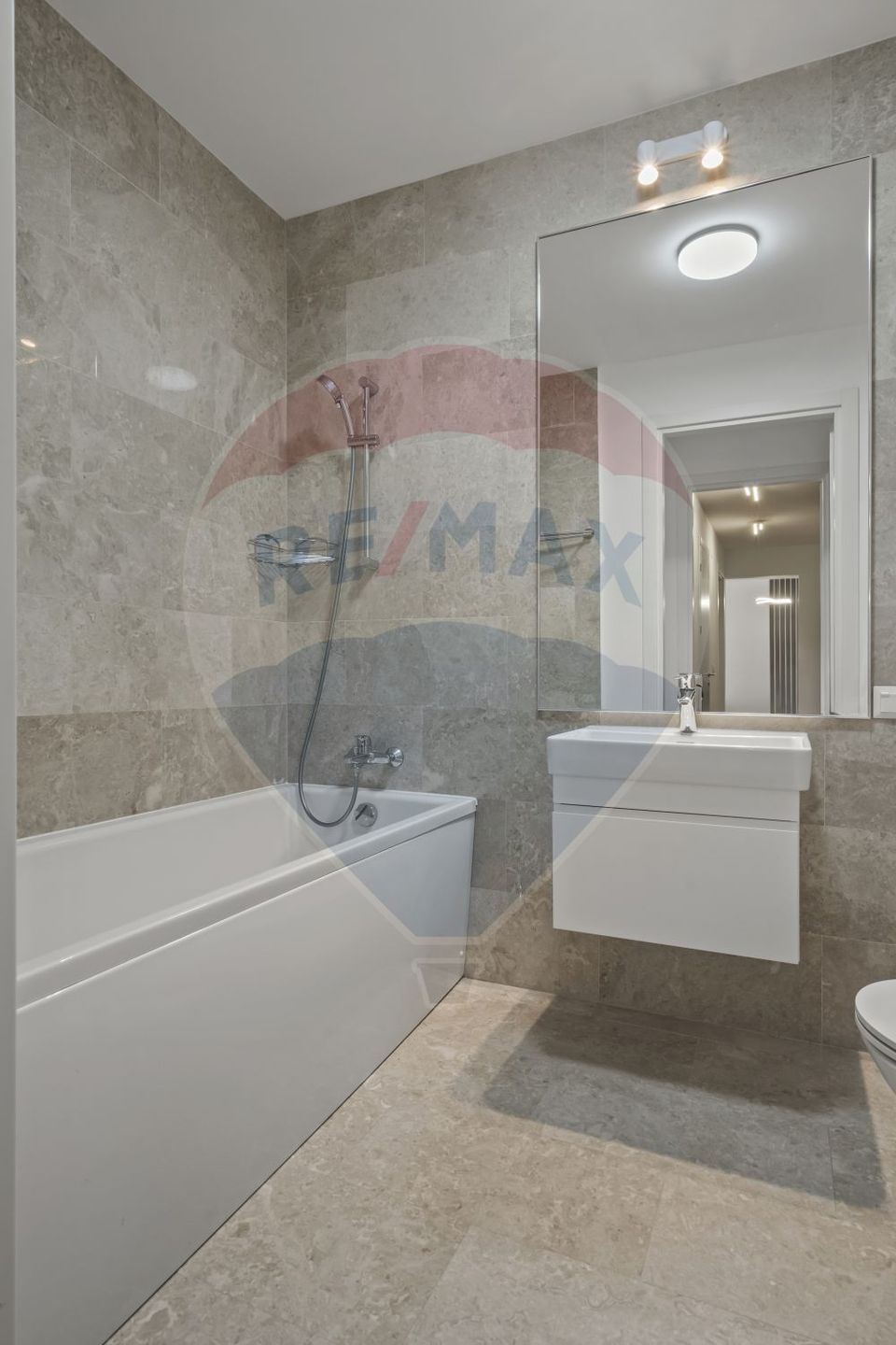 Bright 3-room apartment, underground parking in Luxuria Residence