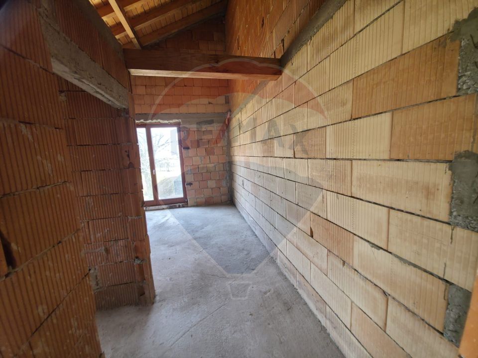 Teren intravilan + casă la roșu de vânzare – Vădurele, jud. Neamț