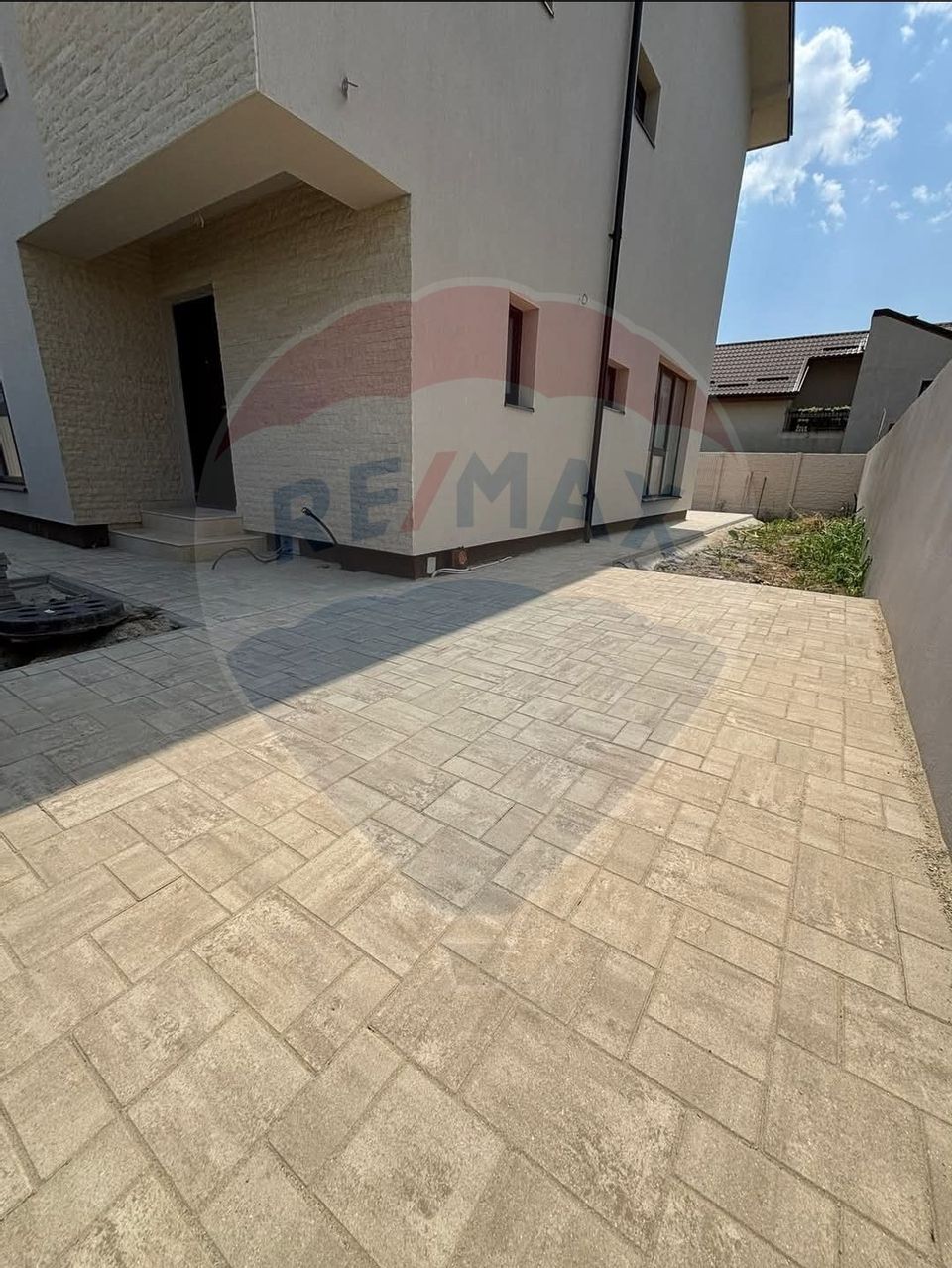 House for sale with 5 rooms and courtyard – Bragadiru