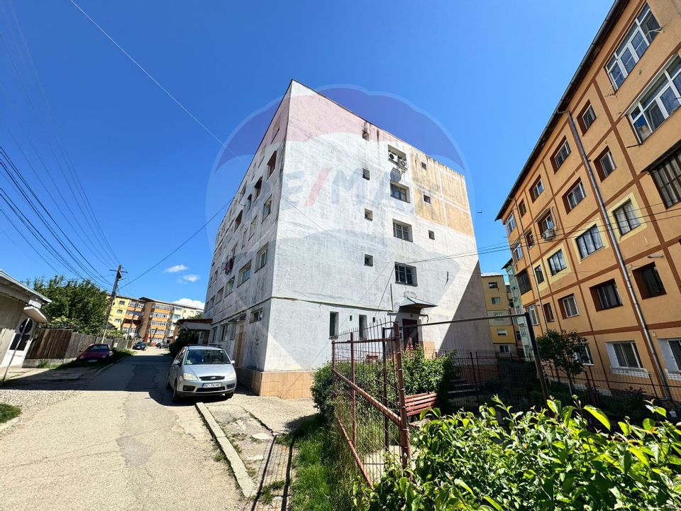 Apartament cu 3 camere- de vanzare- BUHUSI