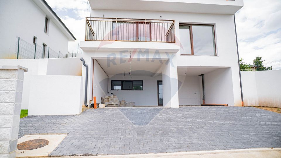 4 room House / Villa for sale