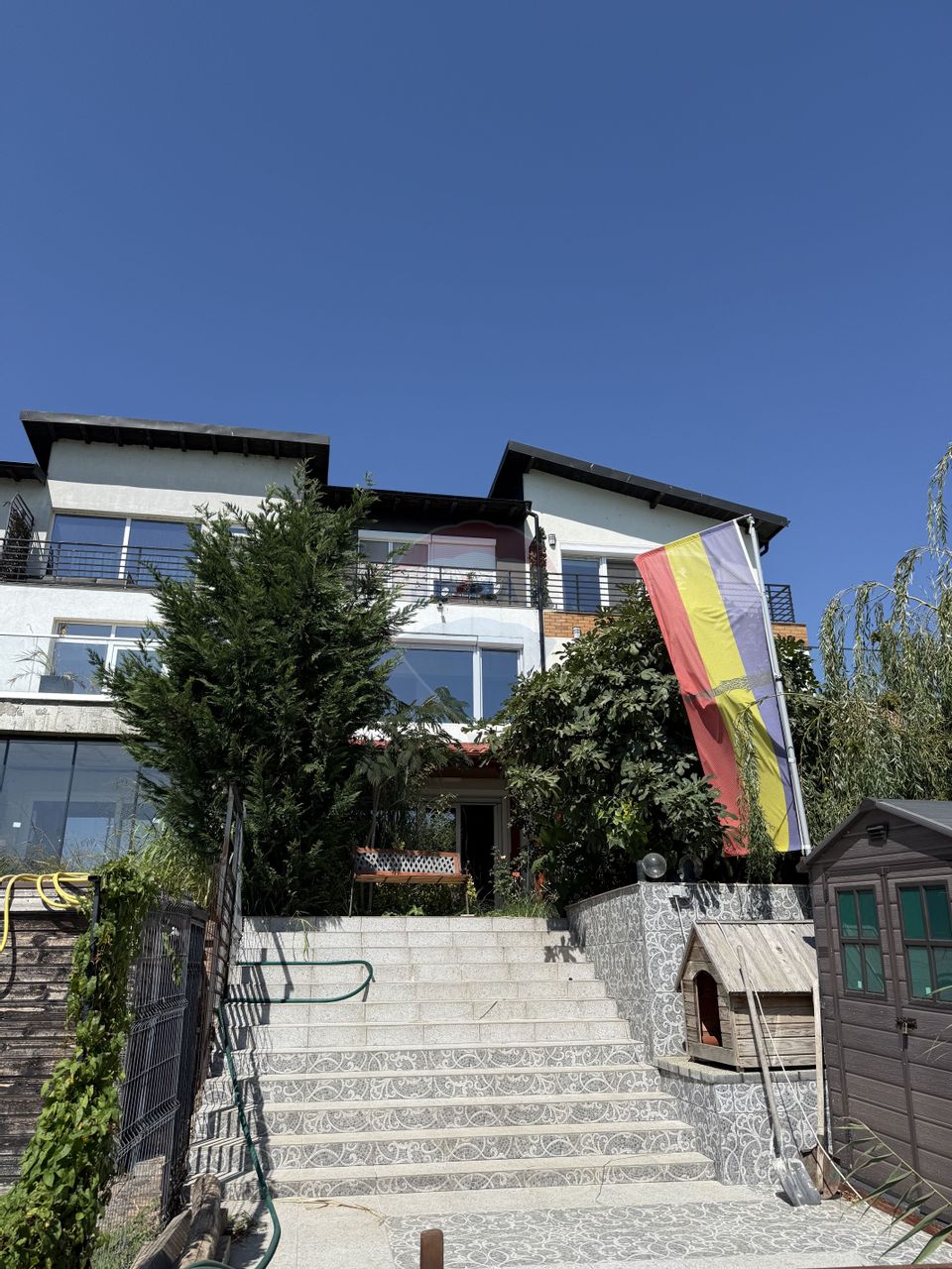 Vilă premium cu priveliște la lac și acces direct la apă