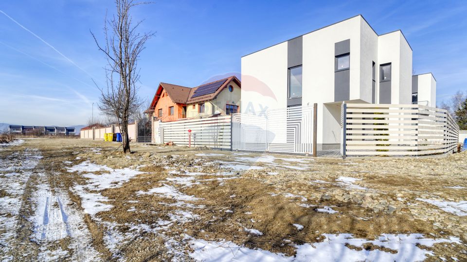 4 room House / Villa for sale, Ghimbav Livada area