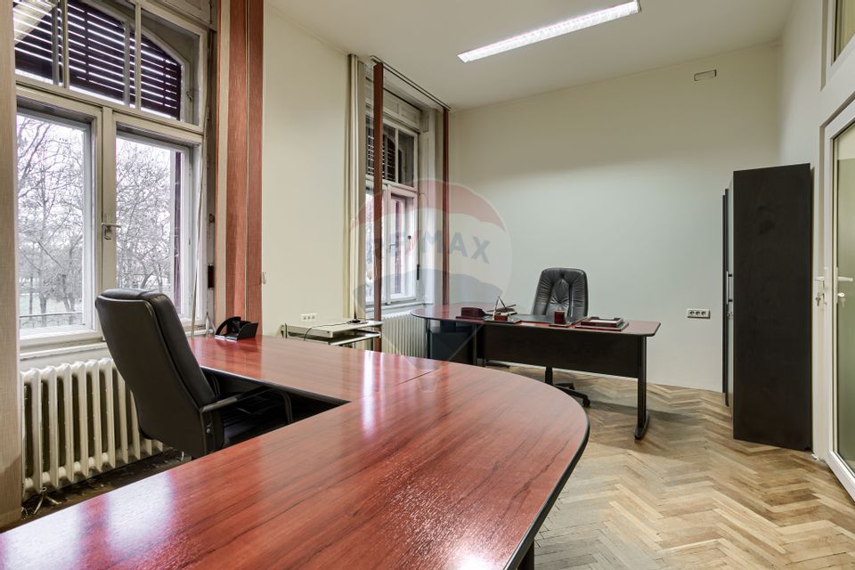 42sq.m Office Space for rent, Ultracentral area