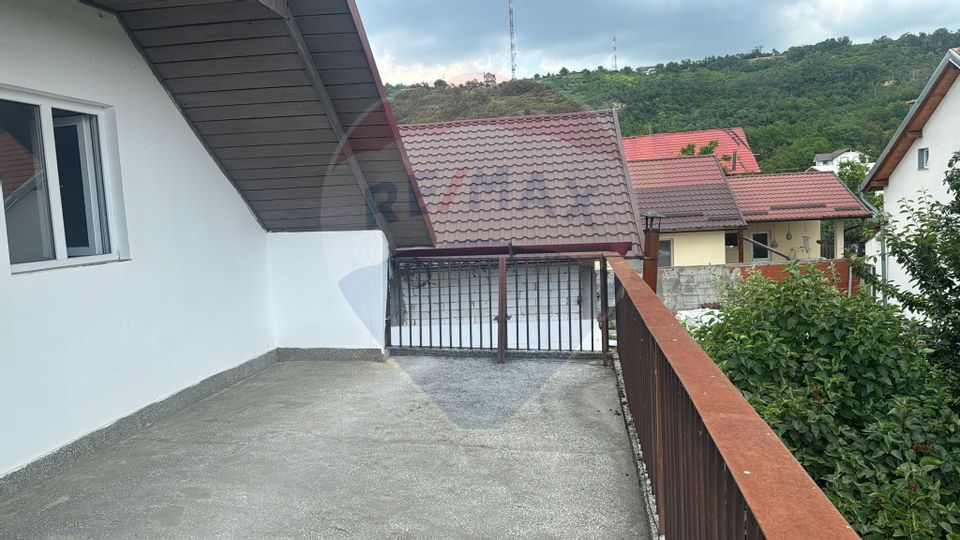 Casă de vânzare cu 5 camere în zona Calea Clujului