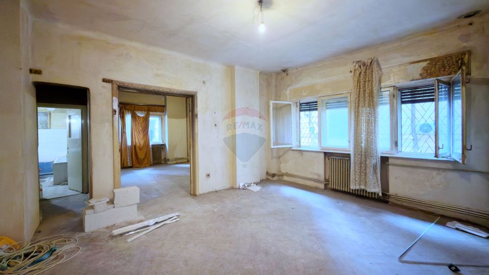 3 rooms consolidated building Investment Revolution Square - Victoriei