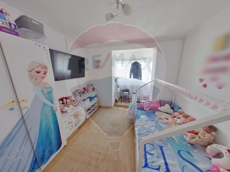 Apartament cu 3 camere de vânzare