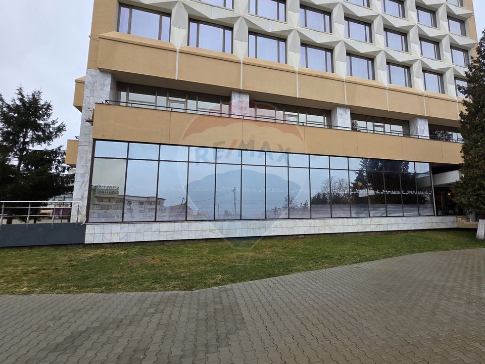 Oferta - Spatiu comercial de inchiriat in zona centrala a mun Onesti