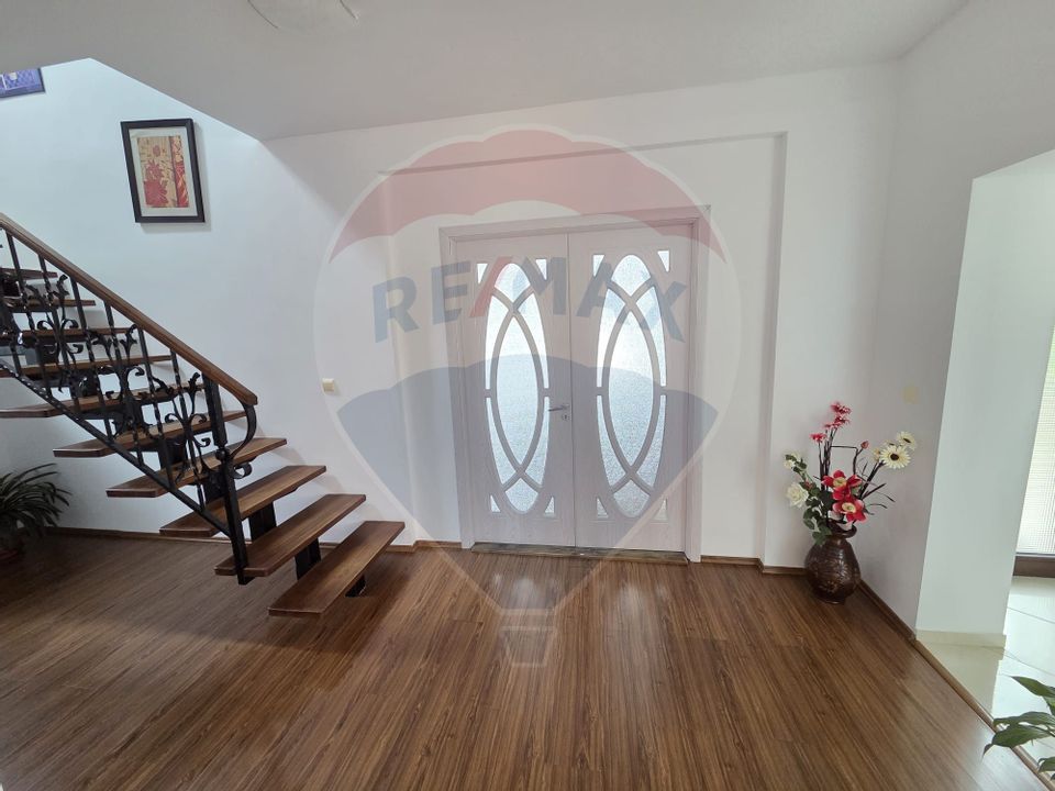 5 room House / Villa for sale, Vest area