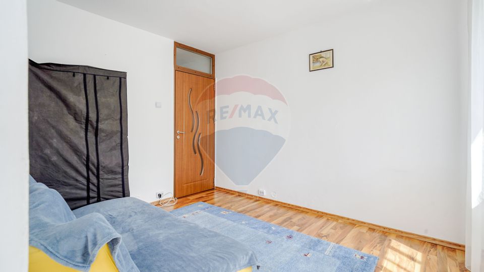 4 room Apartment for sale, Tractorul area