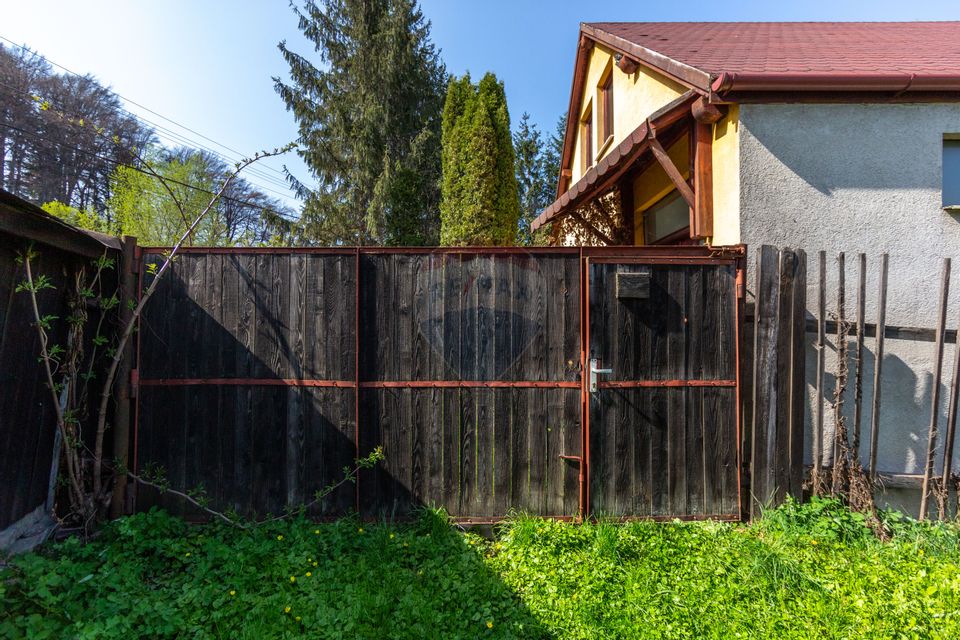 Teren intravilan însorit situat la intrare în Zizin – 1313 mp