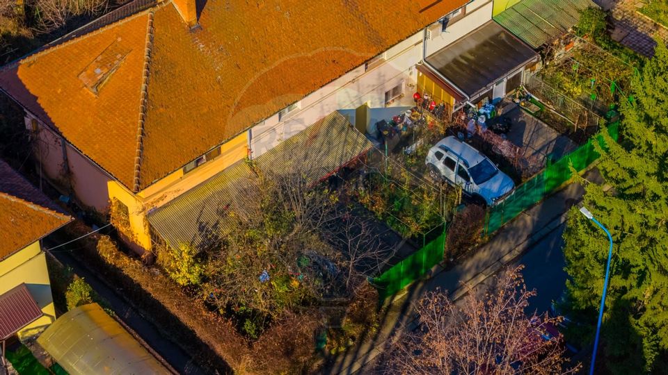 Casă "insiruita" 3 camere D+P+1+ pod/  str Forjei  - Brasov