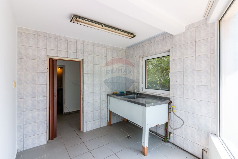 Snagov Villa for Sale | Pool, Orchard, 8 Rooms | 3077 sqm land