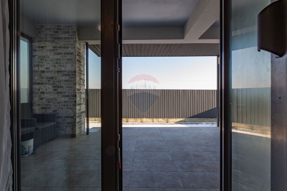 Casă de vânzare - 110 mp,  Serbanesti