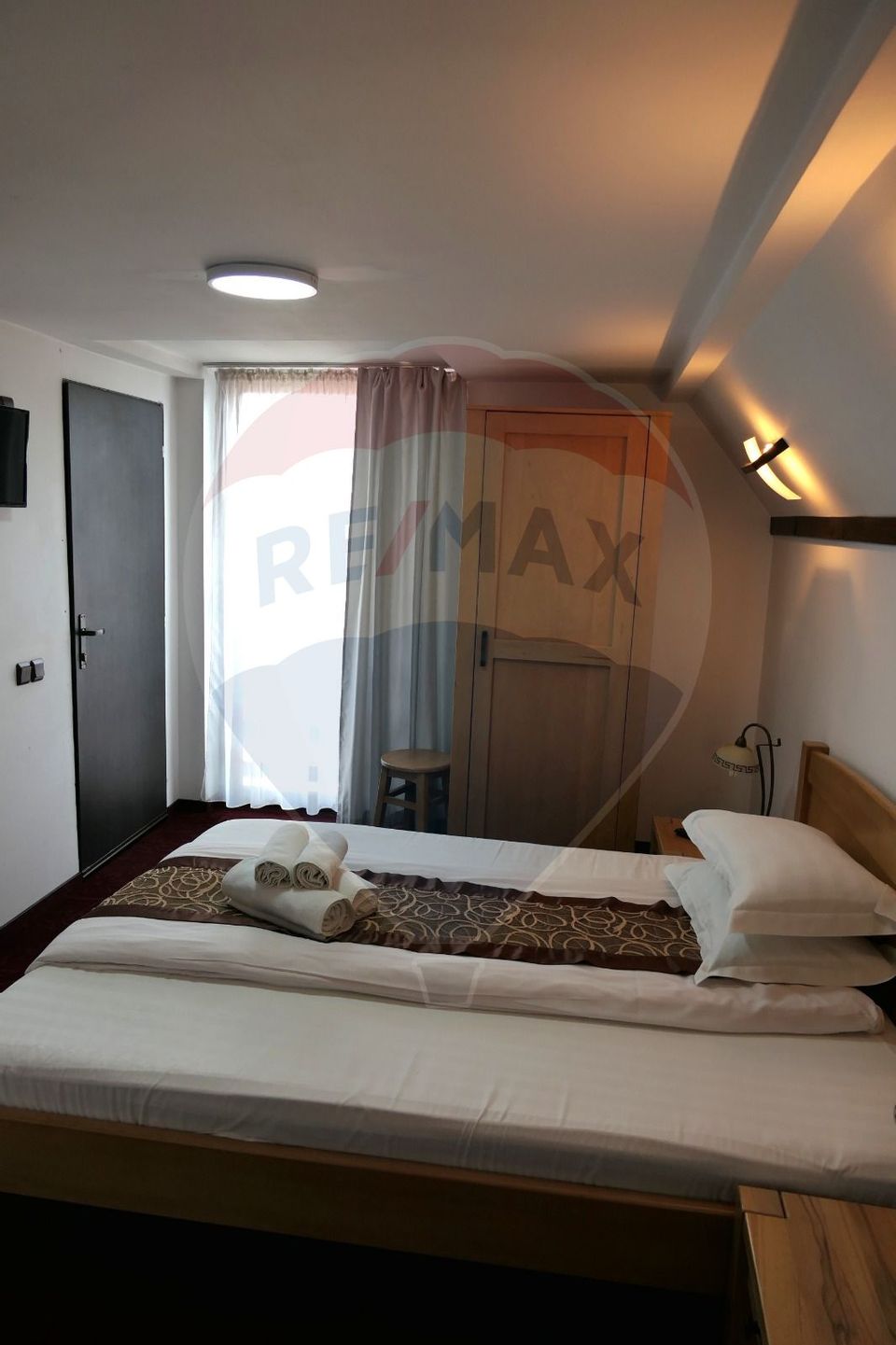 Vilă cu 10 camere de vânzare în zona Centrala