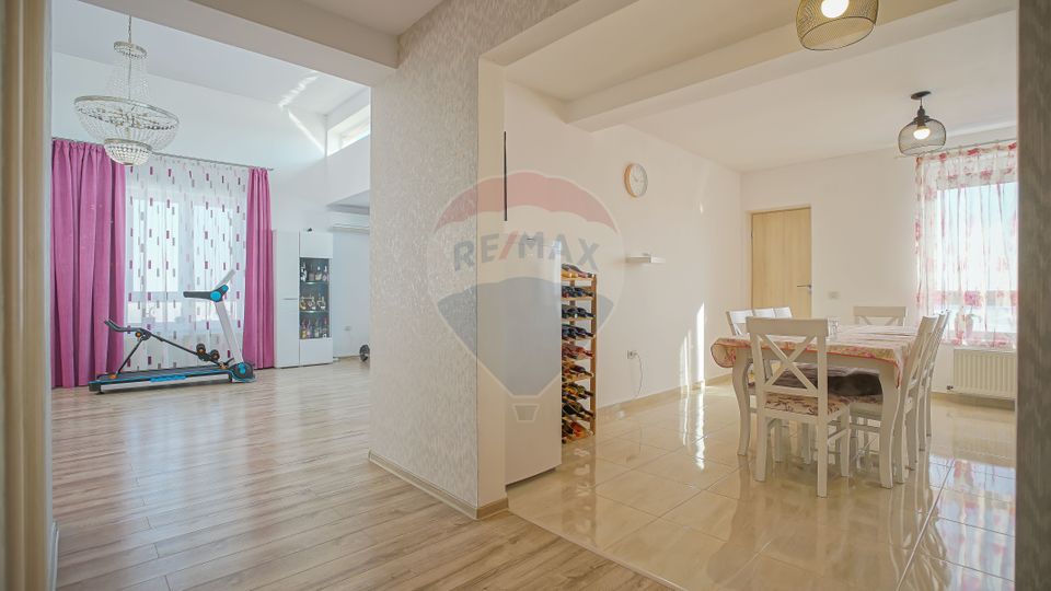 REZERVAT! Penthouse cochet, 3 camere, terasă mare, langă aeroport