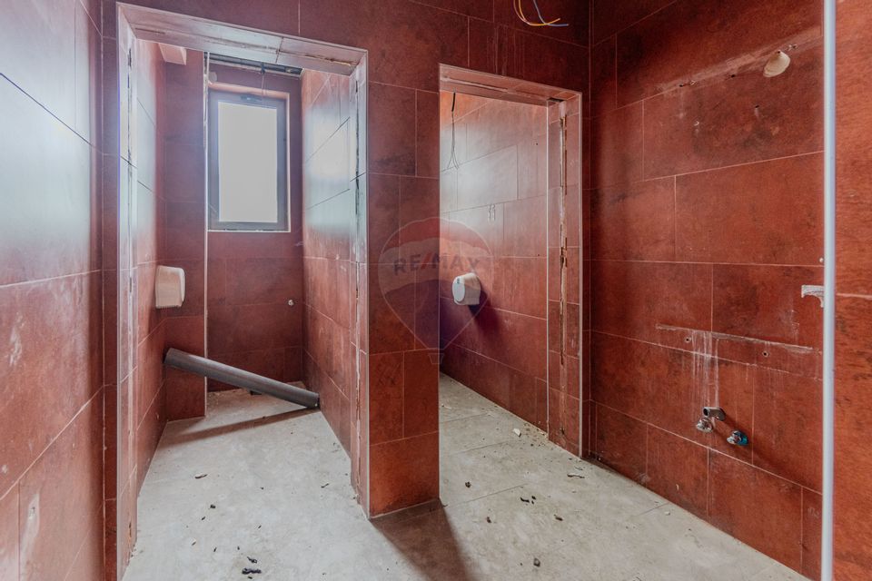 Cladire de 902 mp utili de vânzare, zona Grivitei - DN 13, COMISION 0