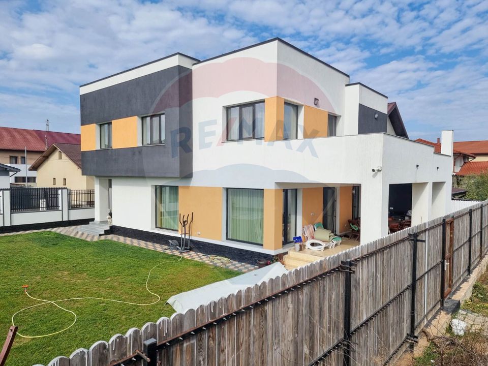 House - Villa 4 rooms in Pantelimon Magic Lake, Cernica forest