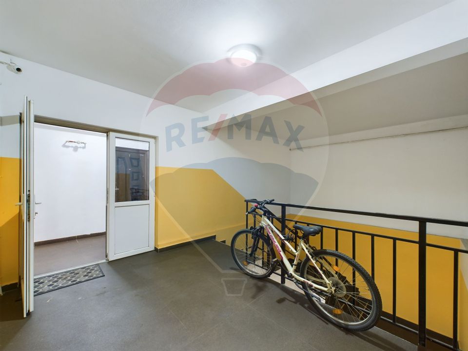 Apartament 4 camere cu centrala proprie, Metrou Aparatorii Patriei