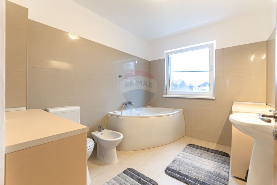 Apartament cu 6 camere de închiriat în zona Nouă – spațiu generos